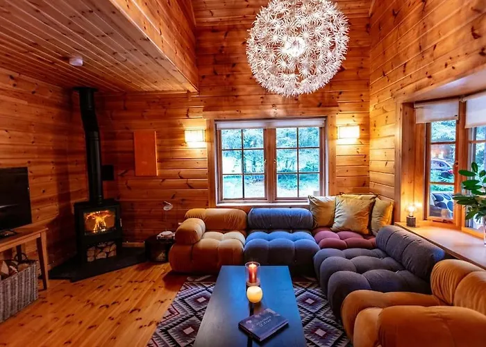 Large Luxury Log Cabin Getaway