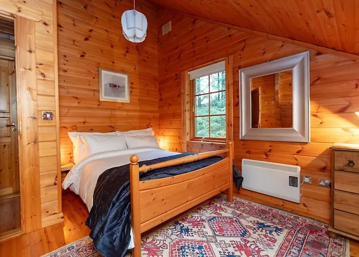 Large Luxury Log Cabin Getaway